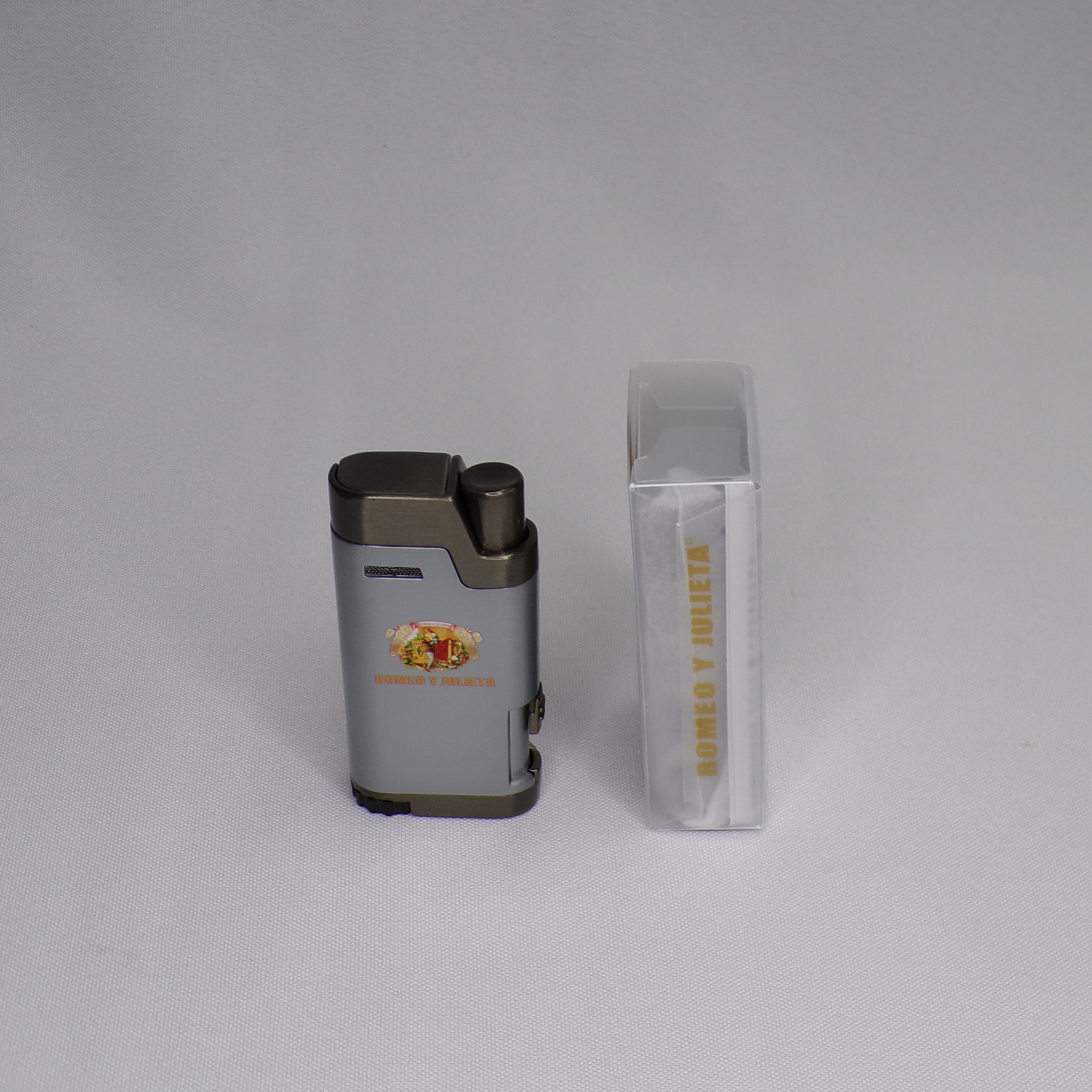 Vertigo Romeo y Julieta Bullet Lighter + Punch Cutter